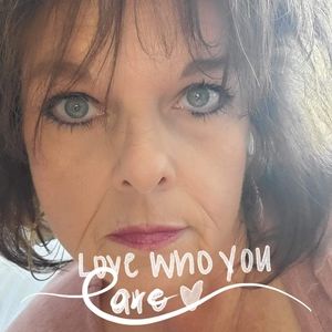 Meet your Posher, Gloria